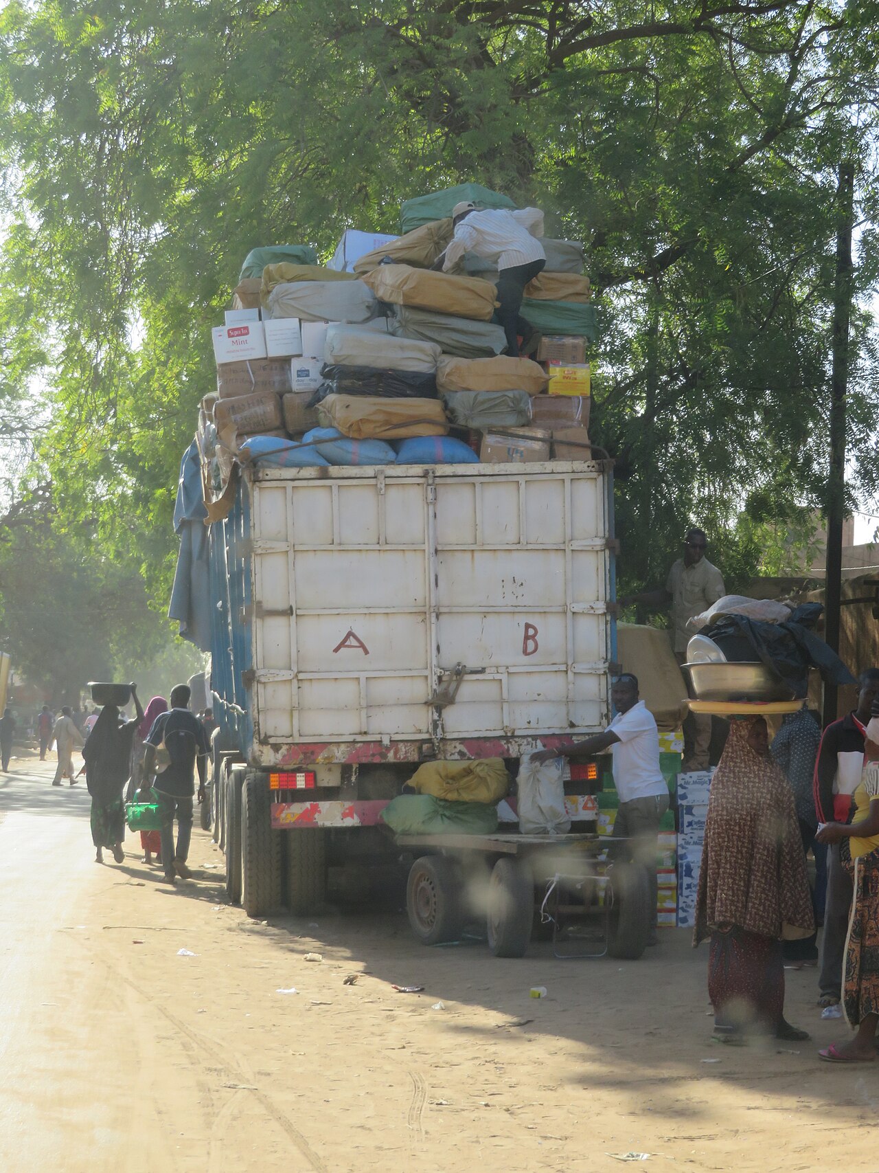 QCM : Selon la Convention CMR, que signifie prendre en charge les marchandises pour le transporteur? — afficher la réponse