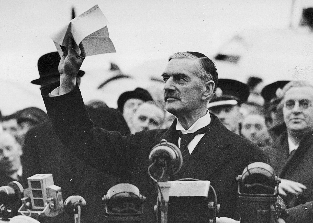 Texte à trous : En septembre 1938, les accords de {{1}} ont permis à l'Allemagne d'annexer les {{2}}, une région de Tchécoslovaquie peuplée d'Allemands, dans l'espoir d'éviter un conflit armé. Cependant, en mars 1939, Hitler a violé ces accords en envahissant toute la Tchécoslovaquie. — afficher la réponse