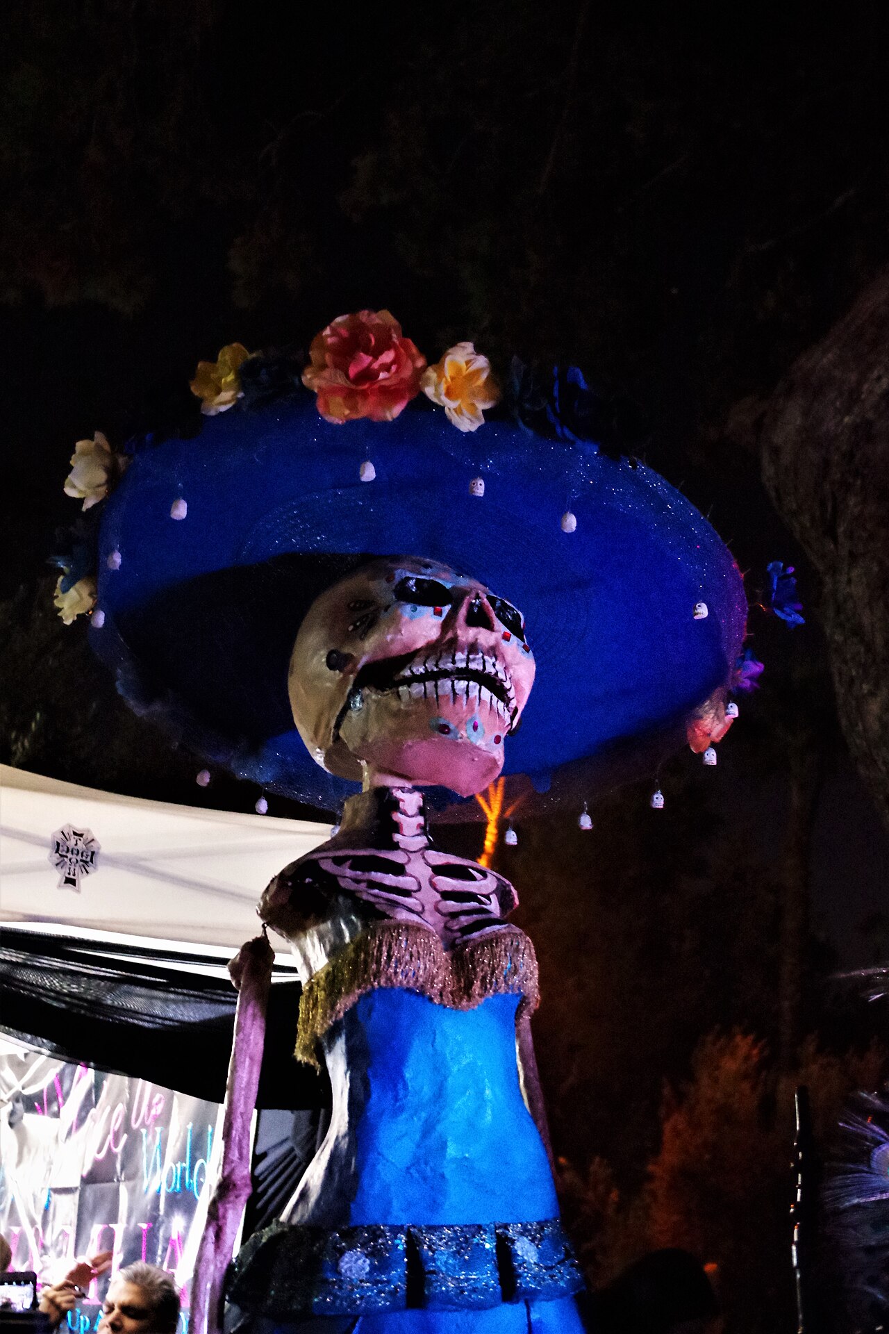 Vrai / Faux : El Día de los Muertos en México y la Feria de Abril en España comparten un origen histórico común vinculado a las tradiciones agrícolas europeas. — afficher la réponse
