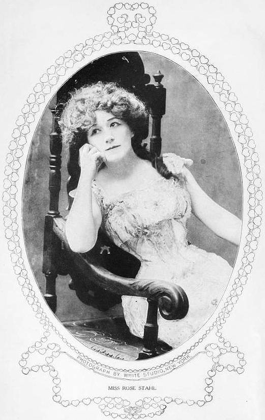 Vrai / Faux : Dans une mise en scène de La Dame aux camélias, l'ajout d'une rose blanche peut être interprété comme un symbole de pureté ou de maladie, selon les choix artistiques du metteur en scène. — afficher la réponse