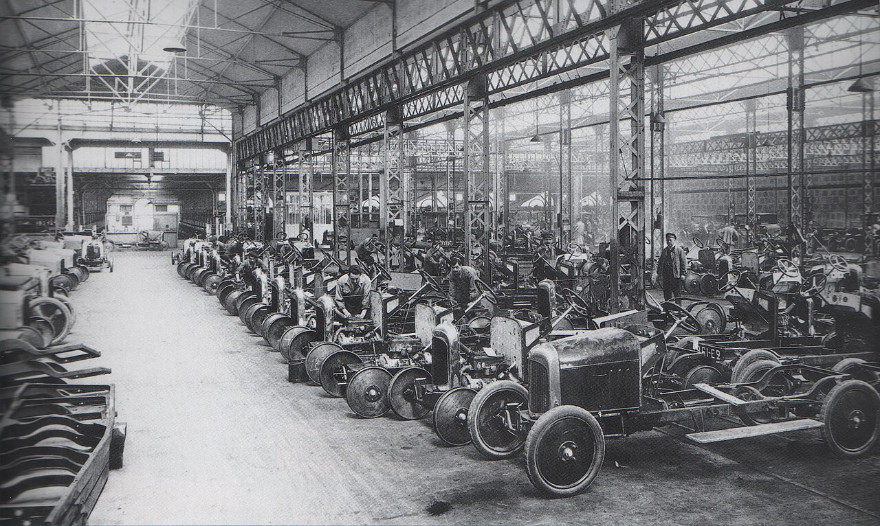 Texte à trous : Le processus d'innovation technologique comprend cinq étapes clés: la veille et recherche, l'idéation, le développement, l'{{1}} et la diffusion. Par exemple, lors de l'étape de {{1}}, les ingénieurs choisissent les matériaux et organisent la logistique pour passer à la production en série. — afficher la réponse