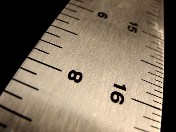 Vrai / Faux : Une mesure obtenue directement avec une règle graduée au millimètre est une mesure directe, et son incertitude absolue est égale à la résolution de l'instrument (soit ±0,1 cm). — afficher la réponse