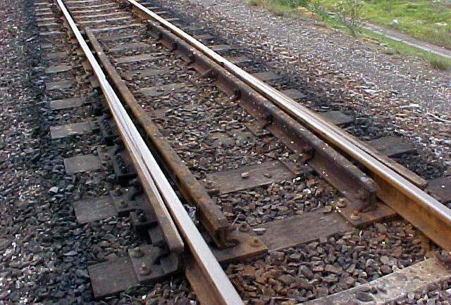 Flashcard : Pourquoi les structures métalliques comme les ponts ou les rails utilisent-elles des joints de dilatation? Donne un exemple de matériaux concernés. — afficher la réponse