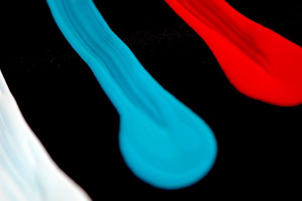 Texte à trous : La viscosité d'une peinture liquide est ajustée avec des {{1}} pour garantir une application homogène. Le séchage peut être de deux types: {{2}} (évaporation des solvants) ou chimique (polymérisation du liant). — afficher la réponse