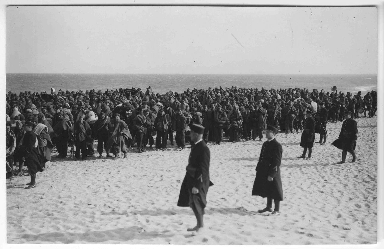 Flashcard : Pourquoi l'exil des républicains espagnols en France après 1939 est-il considéré comme un contexte historique clé pour étudier la circulation des idées dans le monde hispanophone? — afficher la réponse